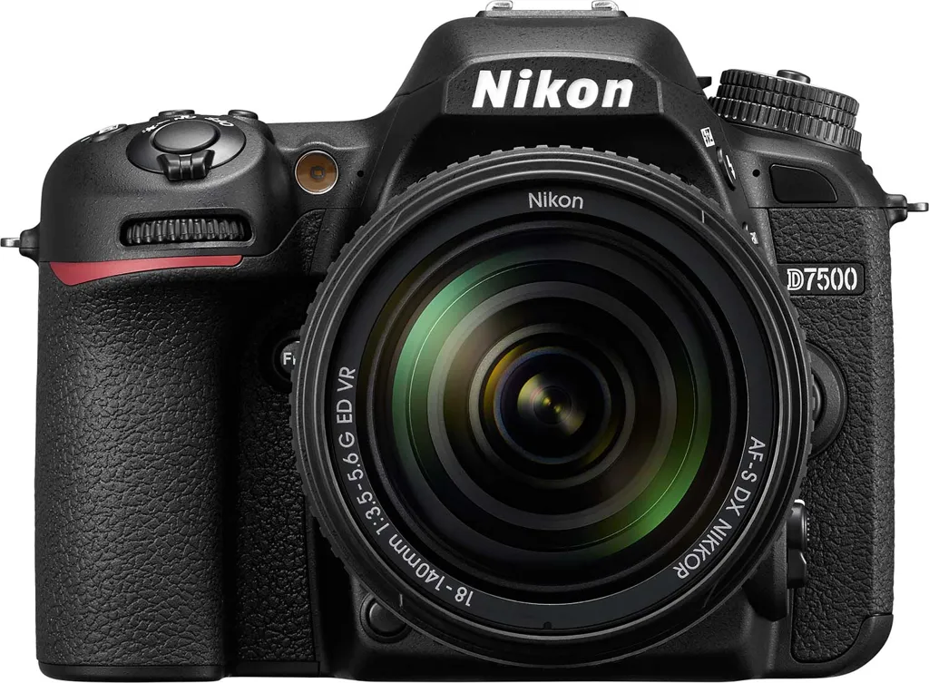 NIKON D7500 + AF-S DX NIKKOR 18-140 mm VR
